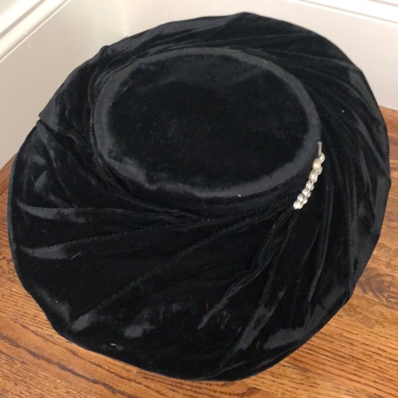 Accessories - Women’s Vintage Faux Velvet Lamp Shade Style Hat